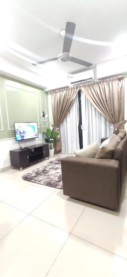 Ferienwohnung Dperdana -Dinies Pool,Wifi, Centre Of Kota Bharu, 4-5 Pax Exterior foto