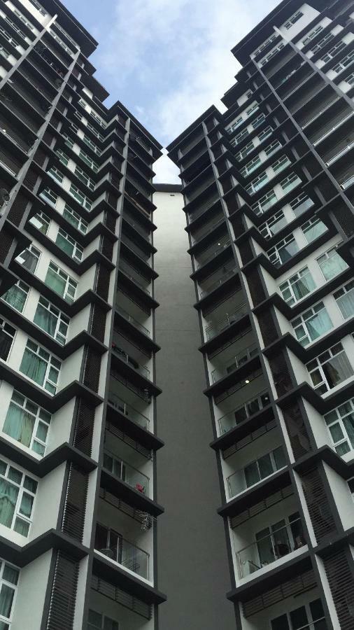 Ferienwohnung Dperdana -Dinies Pool,Wifi, Centre Of Kota Bharu, 4-5 Pax Exterior foto